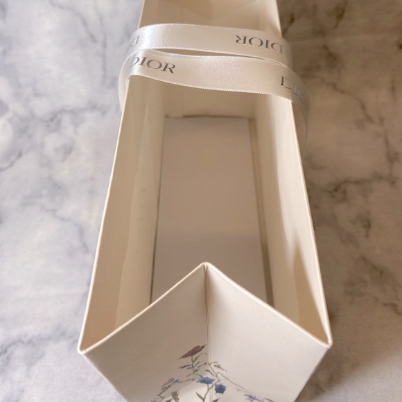 Dior Gift Bag in Colored Tiny Floral Design - 9.5Lx7W - NEW - Picture 6 of 9